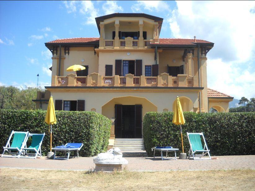 Ostello Apuano Marina Di Carrara Ngoại thất bức ảnh