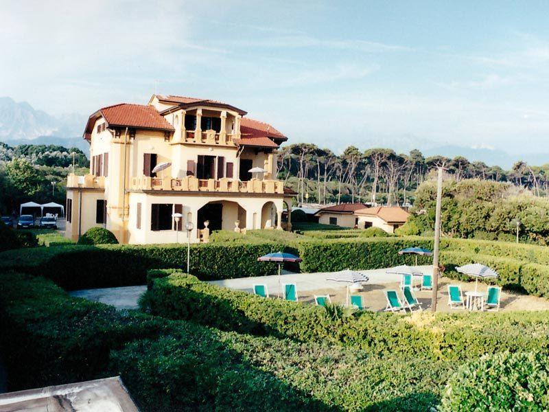 Ostello Apuano Marina Di Carrara Ngoại thất bức ảnh